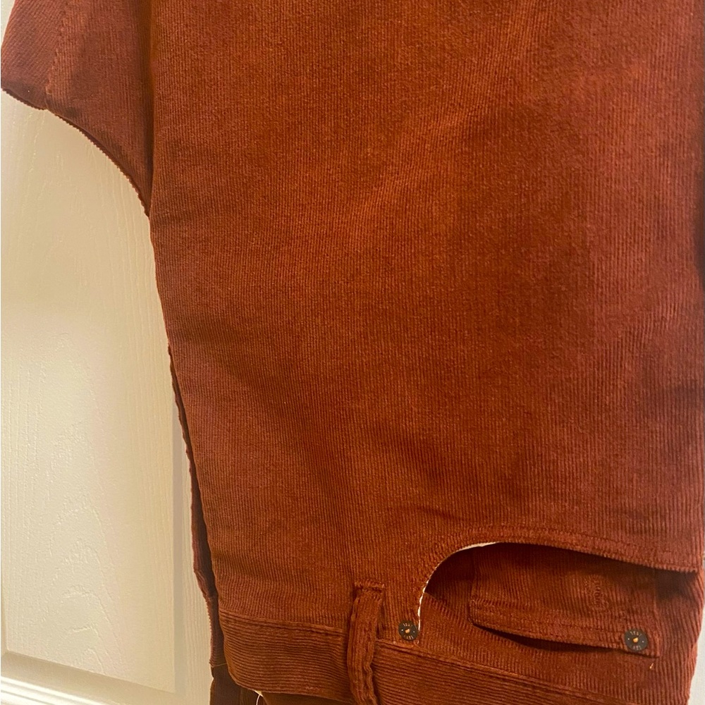 STRAIGHT FIT 5-POCKET. 34/32
CORDUROY PANT IN RUST